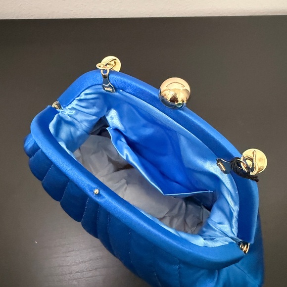 Gianni Bini Shell-Shaped Top Handle Bag - Picture 2 of 5